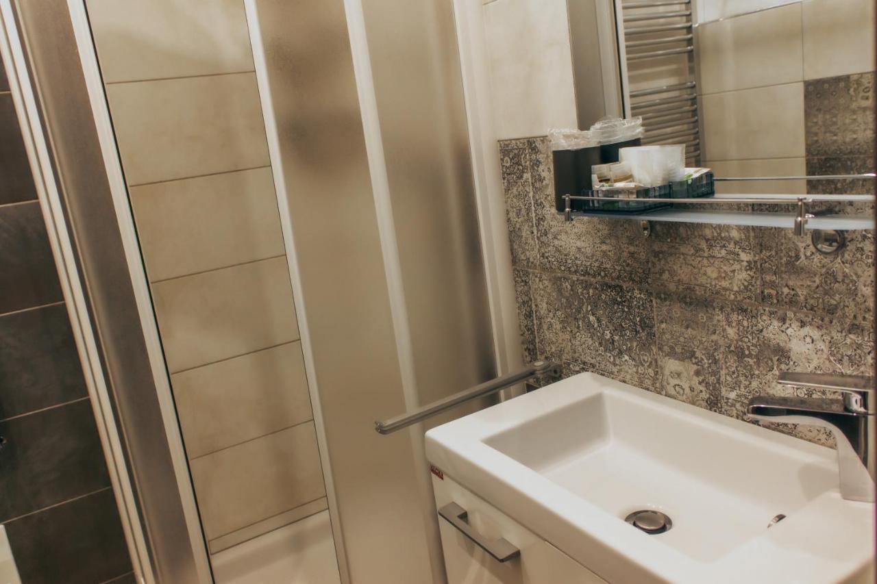Guesthouse Ughetti 21 Катанія Екстер'єр фото