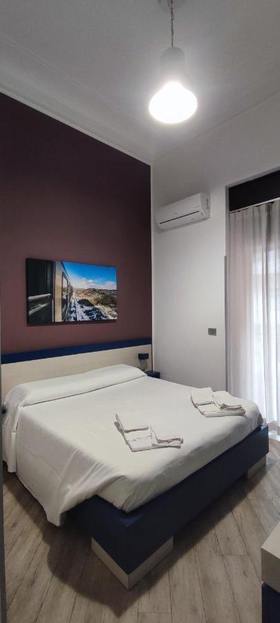 Guesthouse Ughetti 21 Катанія Екстер'єр фото