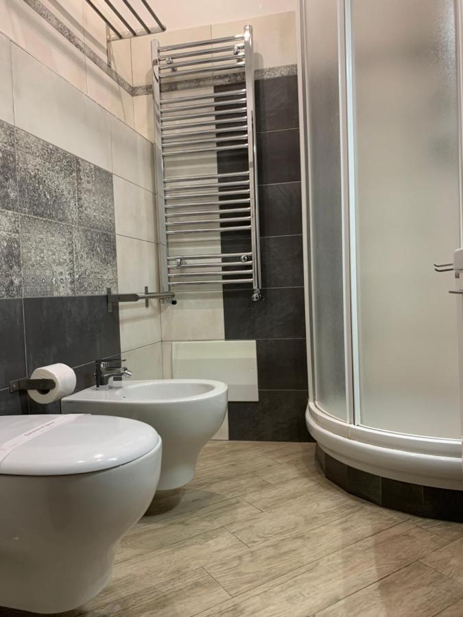 Guesthouse Ughetti 21 Катанія Екстер'єр фото