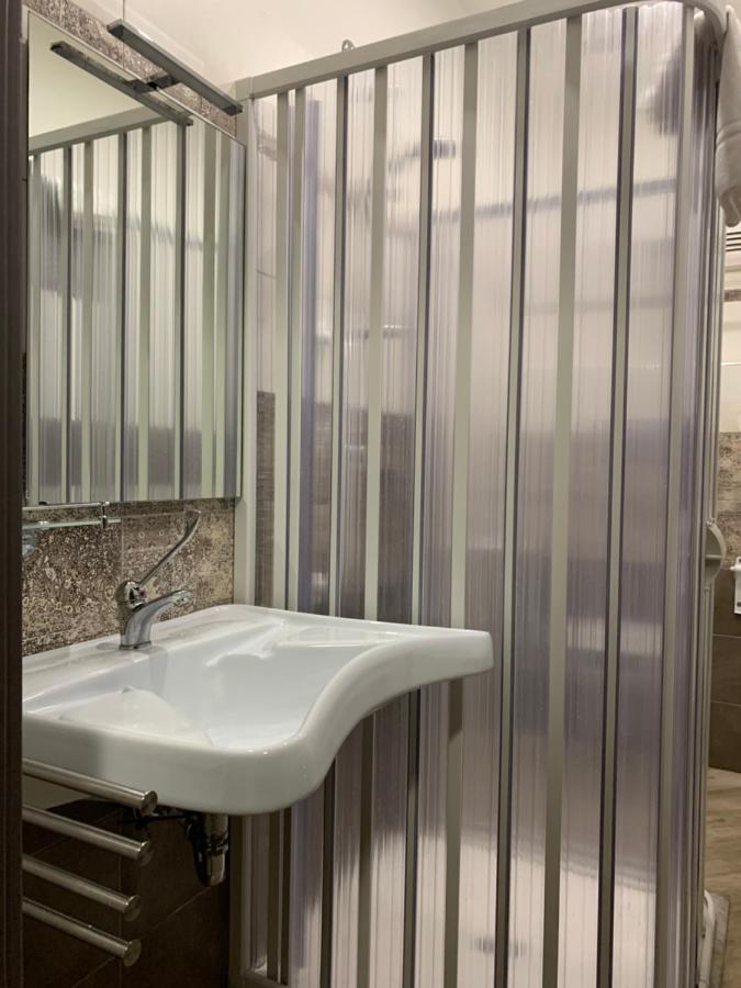 Guesthouse Ughetti 21 Катанія Екстер'єр фото