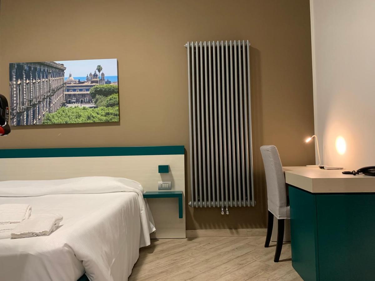 Guesthouse Ughetti 21 Катанія Екстер'єр фото
