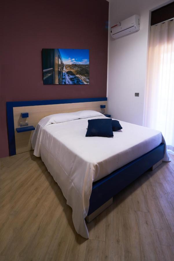 Guesthouse Ughetti 21 Катанія Екстер'єр фото