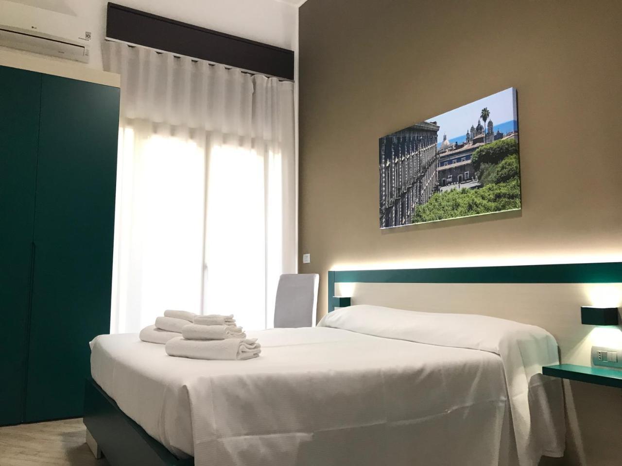 Guesthouse Ughetti 21 Катанія Екстер'єр фото