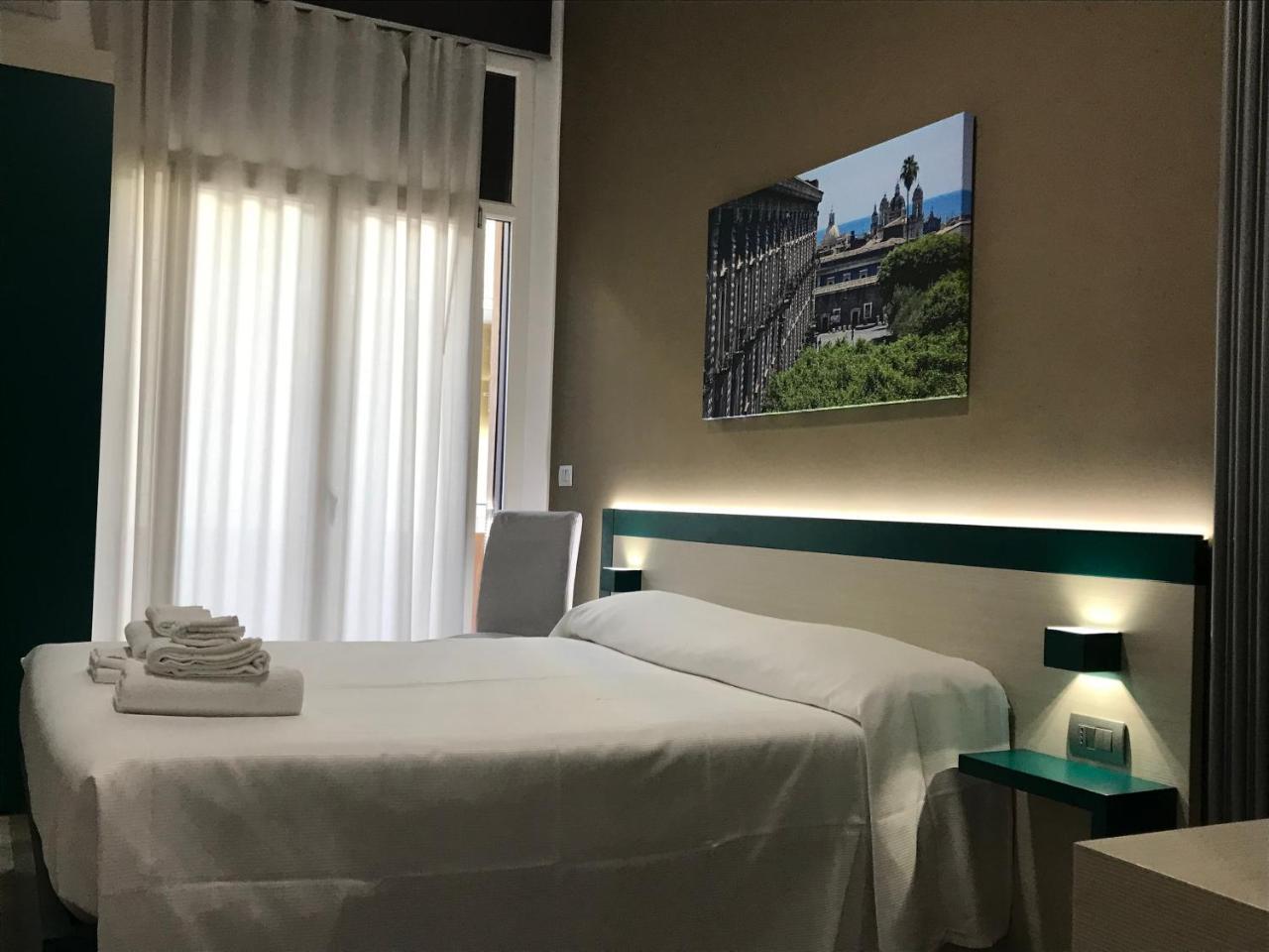 Guesthouse Ughetti 21 Катанія Екстер'єр фото